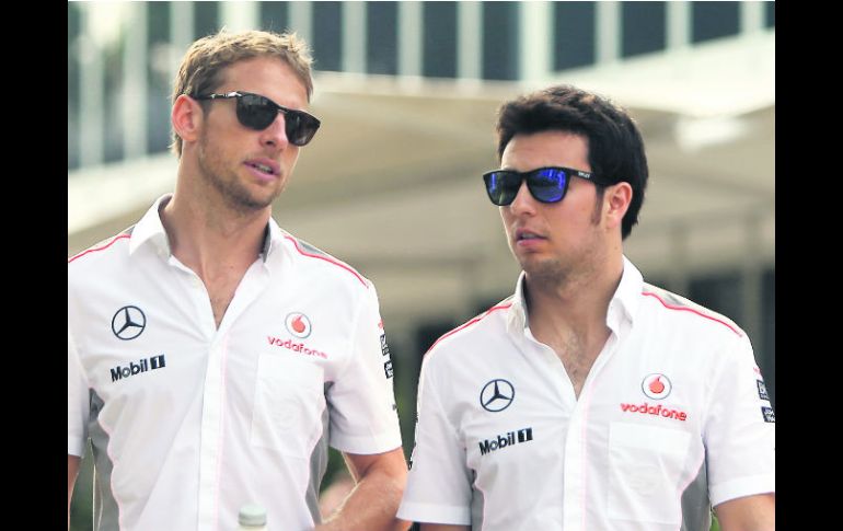 Tranquilos. Jenson Button y Sergio Pérez se mantienen a la expectativa en el circuito de Sepang.  /