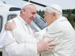 El Papa Francisco regresa al Vaticano tras visitar y almorzar con Benedicto XVI en la residencia de Castel Gandolfo. EFE /