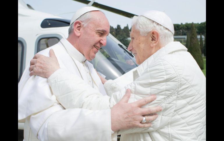 El Papa Francisco regresa al Vaticano tras visitar y almorzar con Benedicto XVI en la residencia de Castel Gandolfo. EFE /