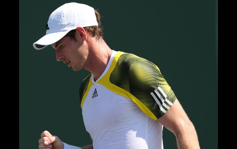 Andy Murray, de la Gran Bretaña, celebra un punto contra Bernard Tomic. AFP /