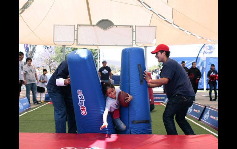 Los menores gozaron de la zona de niños en la Experiencia NFL.  /