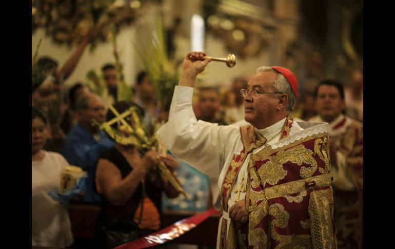 En Domingo de Ramos, Robles Ortega bendijo palmas a su paso.  /