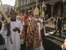 El arzobispo de Guadalajara, Francisco Robles Ortega, encabezó la peregrinación del tempo de La Merced a la Catedral. EL INFORMADOR /