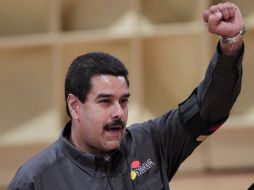 Nicolás Maduro y sus asesores se han esforzado en mantener viva la imagen y voz de Hugo Chávez. ARCHIVO /