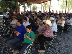 Los pescadores de la Laguna de Cajititlán denuncian que la situación pone en peligro el sustento de sus familias.  /