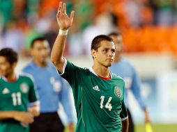 Javier Hernández es el delantero titular para enfrentar a EU. Al final del partido viajará directamente a Inglaterra. ESPECIAL /