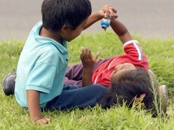 Durante el periodo vacacional, las familias sacan a sus niños a pedir dinero para aprovechar la presencia de turistas. ARCHIVO /