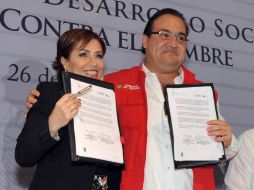 Rosario Robles y Javier Duarte firman el Acuerdo para iniciar con la Cruzada contra el Hambre. NTX /