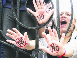 Estudiantes chipriotas realizaron una gran manifestación contra la Comisión Europea, el Banco Central Europeo y el FMI. EFE /