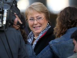 Michelle Bachelet declara a su llegada que vuelve a Chile porque quiere ayudar a construir un país mejor. EFE /