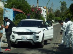 Autoridades municipales, estatales, de Servicios Médicos  y de la Policía Federal arriban al lugar a tomar nota del asunto.  /