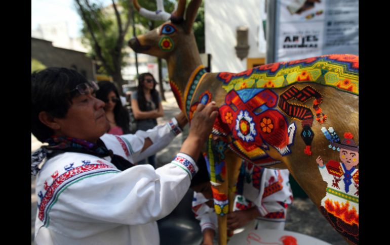 La técnica de chaquira huichola se apreciará en el festival. ARCHIVO /