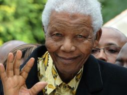 Nelson Mandela volvió a ser hospitalizado tras sufrir una infección pulmonar. ARCHIVO /