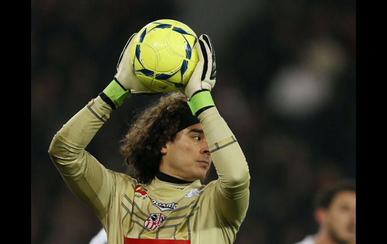 Guillermo Ochoa se reporta listo para defender el arco del Ajaccio. ARCHIVO /