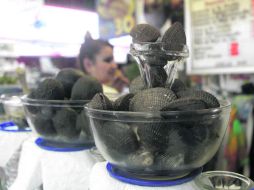 Hacen concha. En el Mercado Libertad ayer había mariscos vedados a la vista del público. EL INFORMADOR /