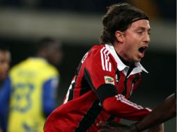 Montolivo celebra el gol que pone al Milán en el segundo lugar de la Serie A. AP /