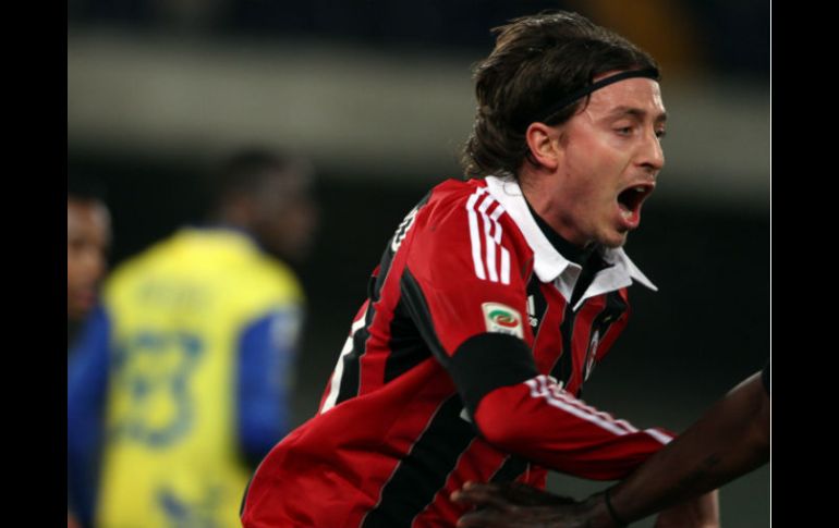 Montolivo celebra el gol que pone al Milán en el segundo lugar de la Serie A. AP /