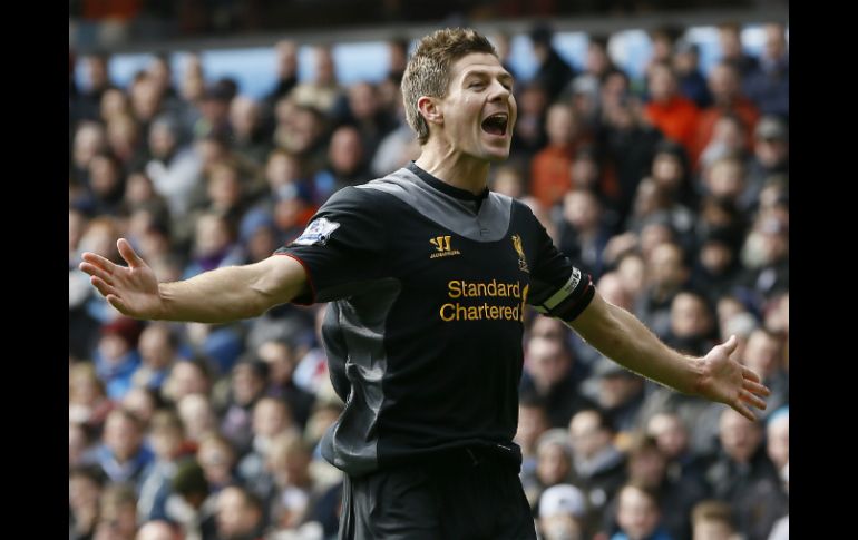 Gerrard hunde al Aston Villa, que lucha por no perder la categoría. AP /