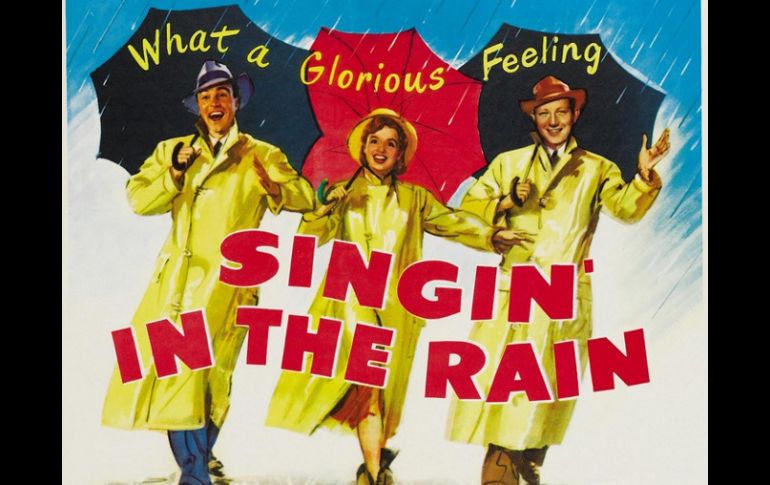 Con Gene Kelly y Donald O'Connor, Debbie Reynolds protagonizó ''Cantando bajo la lluvia''. ARCHIVO /