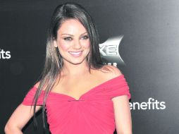 Kunis no habla mucho de su romance con Ashton Kutcher. ESPECIAL /