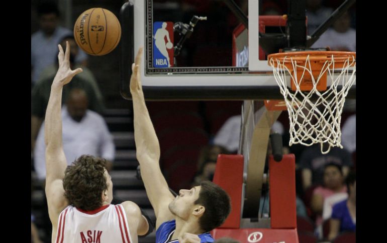 Los Rockets dejan a los Magic con la segunda derrota consecutiva y décima en los últimos 11 partidos disputados. AP /