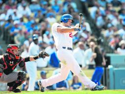 Otra faceta. El lanzador Clayton Kershaw conecta el primer cuadrangular de su carrera. AP /