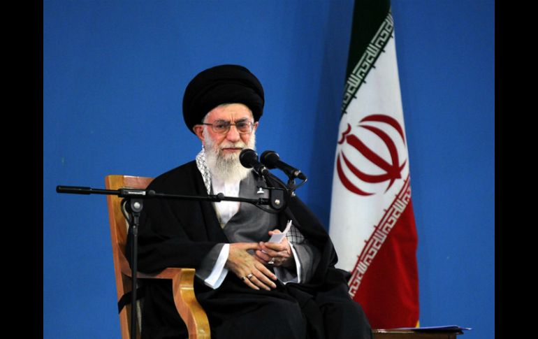 El líder supremo iraní Ali Khamenei pretende remplazar al actual presidente Mahmoud Ahmadinejad con alguien más cercano. ARCHIVO /