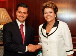 Enrique Peña Nieto y su homóloga Dilma Rousseff alcanzaron el acuerdo en su pasada reunión en Chile. ARCHIVO /