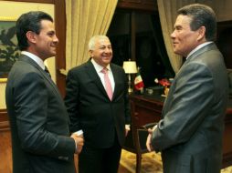 .Peña Nieto y Chuayffet Chemor reciben en Los Pinos a Díaz de la Torre, secretario general del SNTE. NTX /