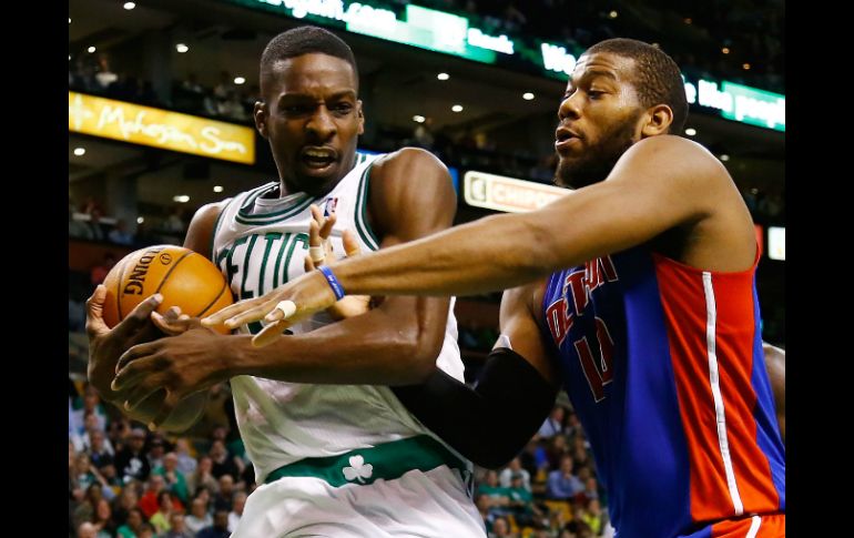 Jeff Green defiende el balón ante Greg Monroe. AFP /