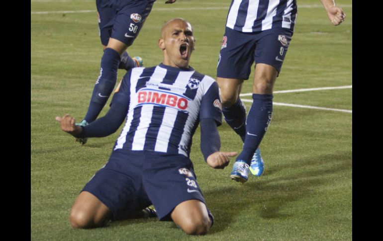 Suazo festeja tras anotar contra LA Galaxy.  /