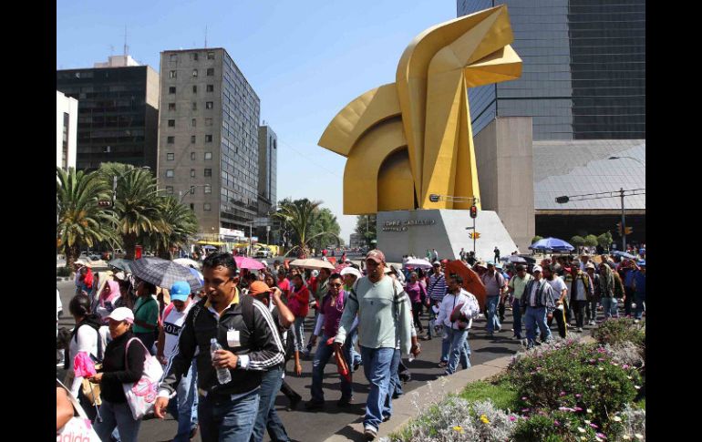 Integrantes de la CNTE marchan del Zócalo capitalino a la sede de la Secretaría de Gobernación. NTX /