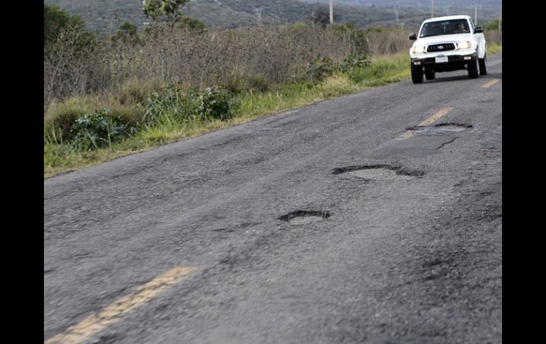 Entre los caminos detectados con malas condiciones uno de los más largos es el Yahualica-Teocaltiche-Jaralillo, con 96.2 kilómetros. ARCHIVO /