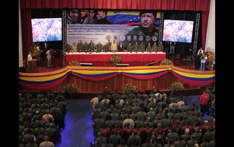 Nicolás Maduro recordó ante la cúpula castrense y mandos de las Fuerzas Armadas a Hugo Chávez. EFE /