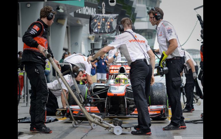 Sergio Pérez y el equipo McLaren aún tiene mucho por trabajar en el 2013. AFP /