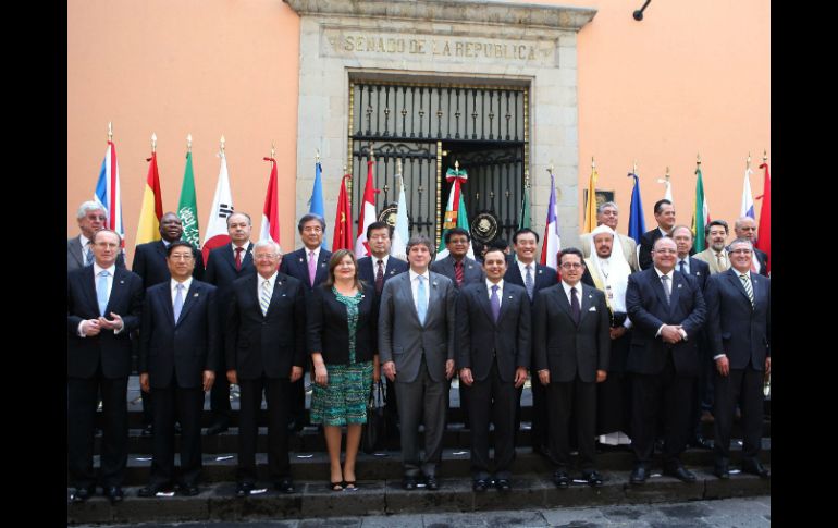 Foto oficial de los participantes, en la ciudad de México. ARCHIVO /