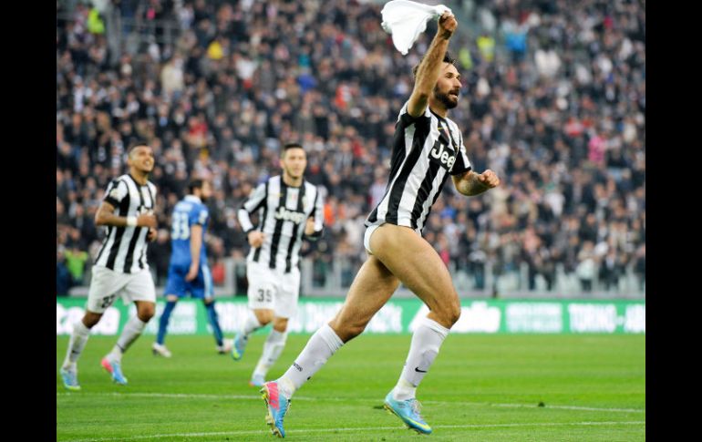 La Juve superó al Pescara con dos tantos seguidos del montenegrino Mirko Vucinic. AP /