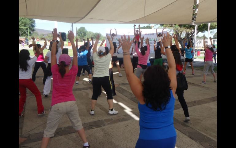 Los instructores del Comude Zapopan promovieron la actividad física durante casi dos horas. ESPECIAL /