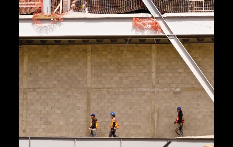 Carga. Es necesario bajar la carga tributaria a la construcción, opina Leonardo Garrido, consejero nacional de la Canadevi. EE  /