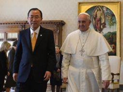 El Papa Francisco recibe al secretario general de Naciones Unidas, Ban Ki-moon (i), durante una audiencia en el Vaticano. EFE /