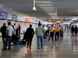 Asimismo, se informó que el aeropuerto tapatío participa dentro de la campaña Lazos Azules. ARCHIVO /