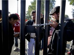 Integrantes de la CETEG, tomaron esta mañana las instalaciones administrativas de la Secretaría de Educación Pública Estatal. SUN /