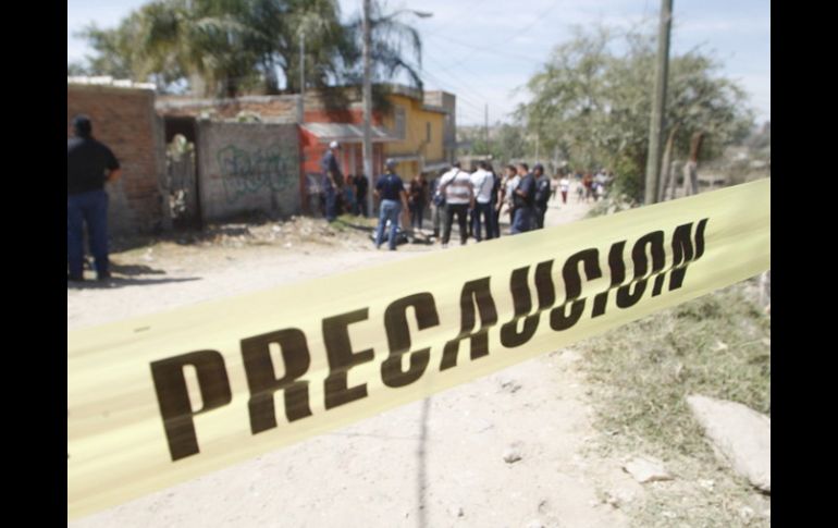 El Servicio Médico Forense levanta los cuerpos y los traslada al Semefo, donde aún se encuentran en calidad de desconocidos. ARCHIVO /