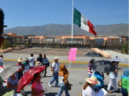 Maestros e incluso padres de familia marchan en el Zócalo guerrerense en contra de la Reforma Educativa. NTX /