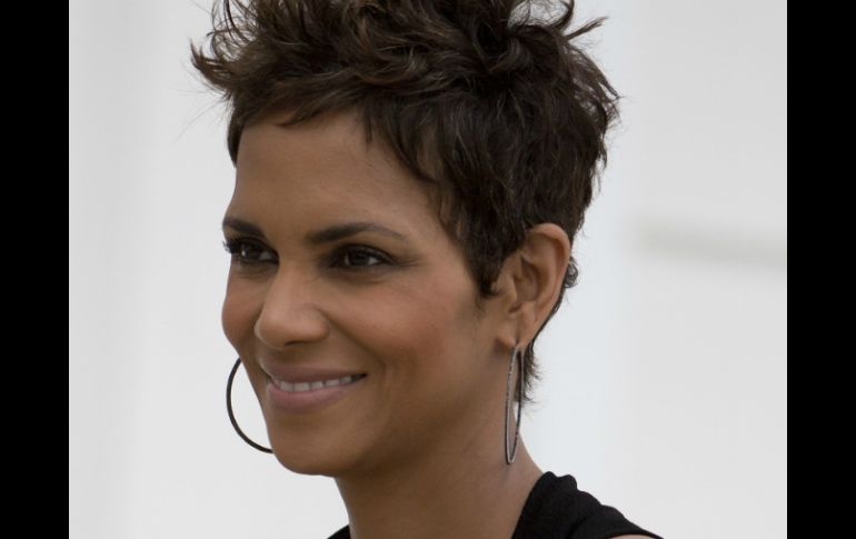 Halle Berry asegura que aunque está embarazada, hará practicamente todo lo que el personaje requiera. AP /