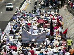 Miles de maestros participaron en las movilizaciones en el estado protestando en contra de la Reforma Educativa. AFP /