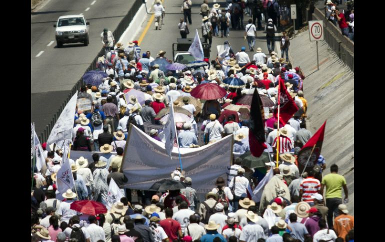 Miles de maestros participaron en las movilizaciones en el estado protestando en contra de la Reforma Educativa. AFP /