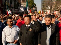 Alrededor de dos mil integrantes del SME marcharon hacia la Segob para pedir un diálogo con Osorio Chong. ARCHIVO /