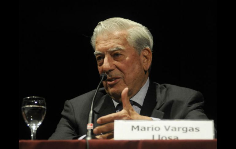 Vargas Llosa considera que Chávez es ''la negación absoluta de la democracia, de la libertad''. EFE /