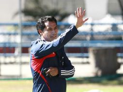 El técnico del Guadalajara haría movimientos en cada una de las líneas del equipo rojiblanco. EL INFORMADOR /